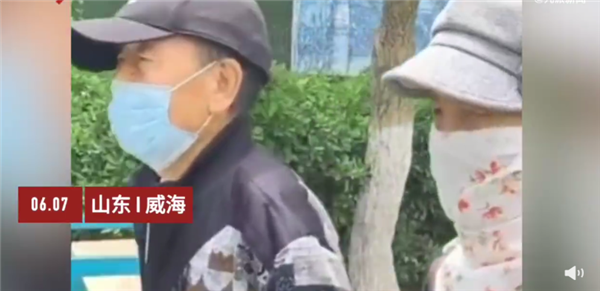 82歲老人參加高考 與老伴并肩回家稱考的不錯：最后一次參加 為圓大學(xué)夢