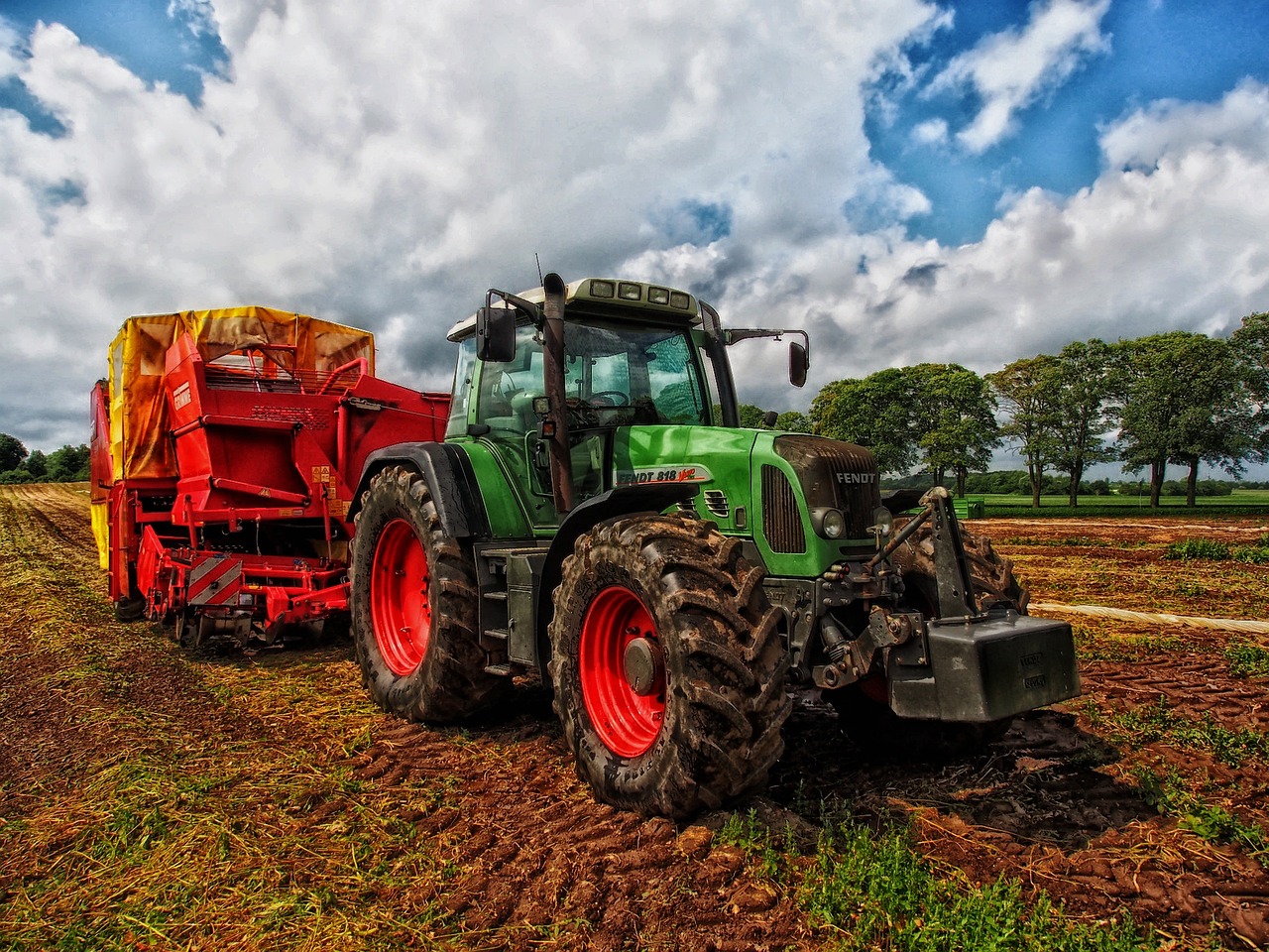 tractor-385681_1280.jpg