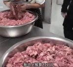 良心壞透了!昆明一學校食堂肉品散發(fā)異味 校園食品安全容不得任何敷衍