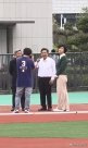吳小莉現(xiàn)身福耀科技大學(xué)與曹德旺、王樹國同行，個(gè)子