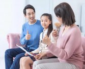 一直被催的孩子學(xué)不會自覺，喚醒內(nèi)驅(qū)力，父母做好這